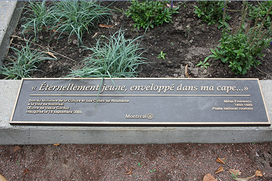 Statuia lui Eminescu din Montreal nu mai are placa de prezentare din bronz