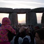 Solstițiul de vară sărbătorit la cercul de pietre de la Stonehenge (Anglia)