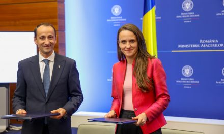 Ministrul Afacerilor Externe, Oana Țoiu, și președintele Comitetului Olimpic și Sportiv român, Mihai Covaliu, au semnat un parteneriat pentru „Anul Nadia Comăneci”